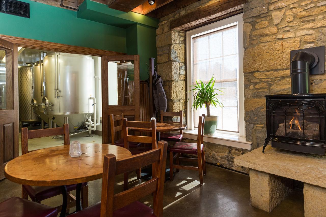 Commerce Street Brewery Hotel Mineral Point Екстер'єр фото